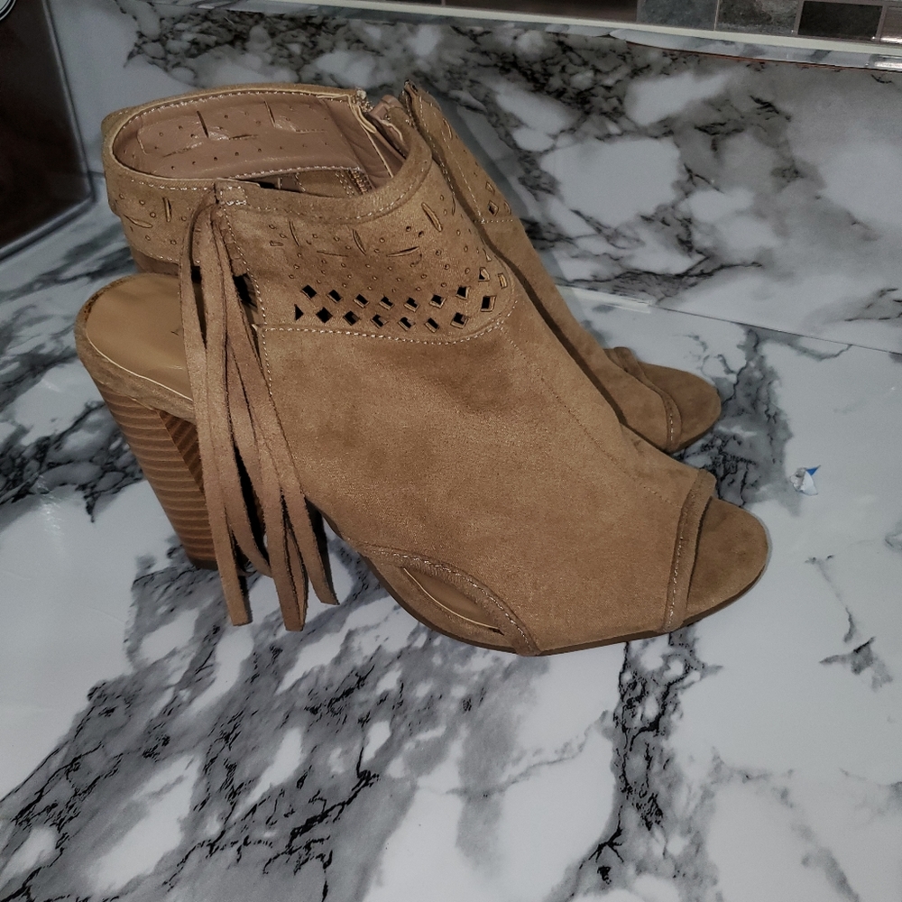 🧡 Tan sandle shoes